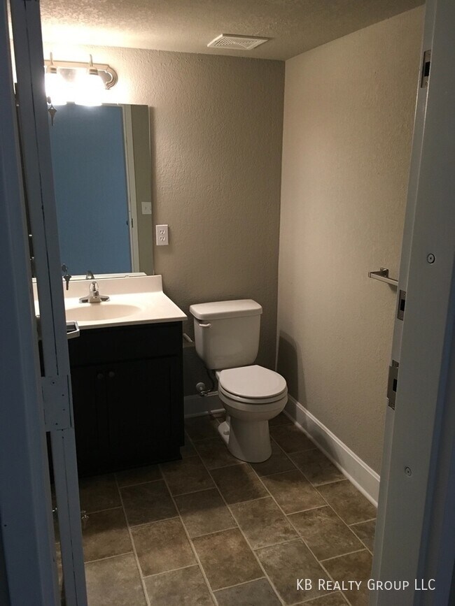 2 Bed Townhome in Peculiar Townhome Rental in Peculiar MO