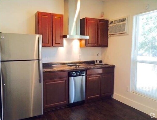 Building Photo - 1810 Newton St Rental