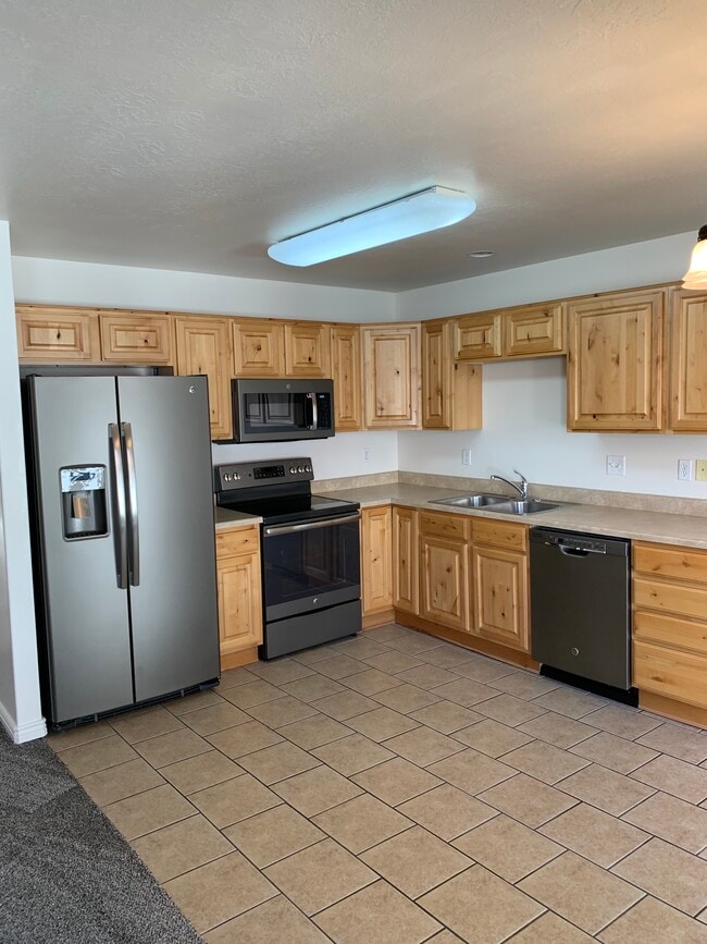 Building Photo - Clearfield Townhomes