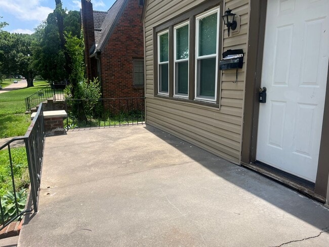 Photo - Charming 1 bed 1 bath 1930's bungalow in Midtown!