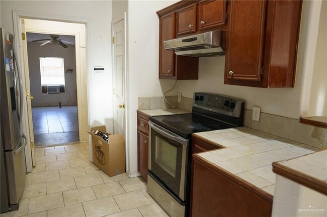 Photo - 19 Goldwing Wy