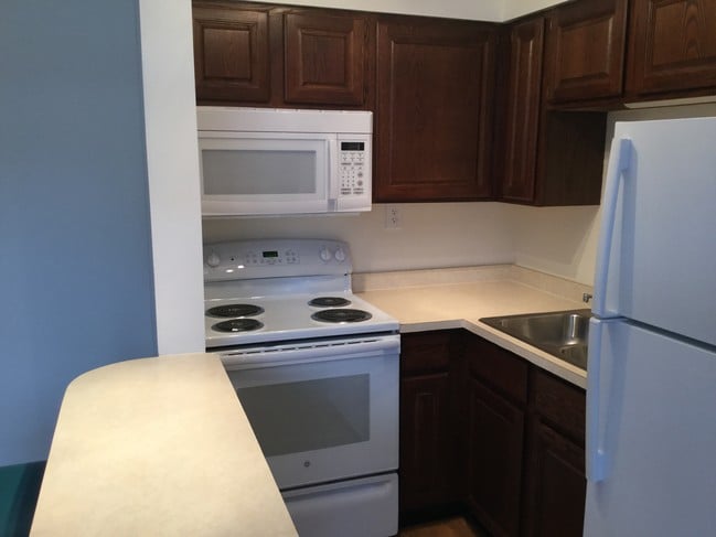 Small 1 Bed Kitchen - Harbour Ridge Apartments
