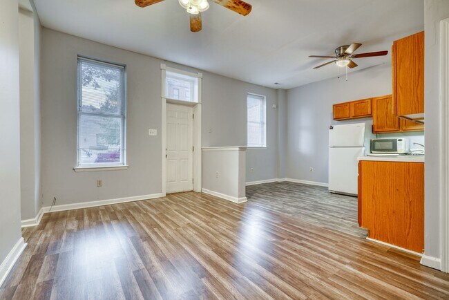 Building Photo - 1601 S Hanover St Unit 1601 S Hanover St Apt 1R