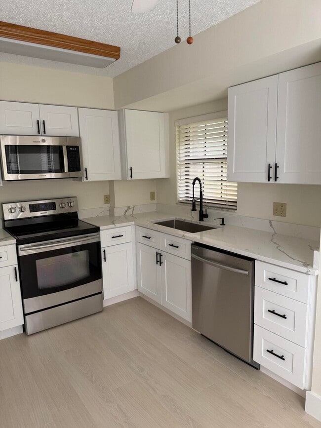 Photo - 13505 Fountain View Blvd