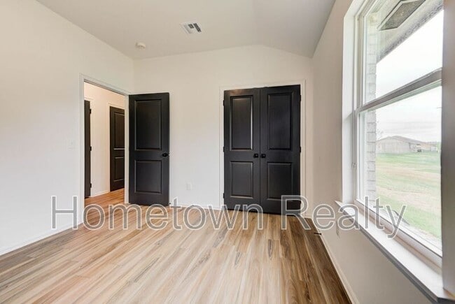 Photo - 500 N Cyn Ter