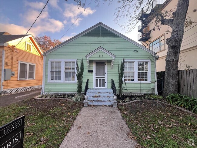 Building Photo - 1917 Lubbock St Rental