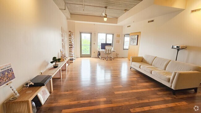 Building Photo - Incredible Top-Floor 1BR with Skyline View... Rental