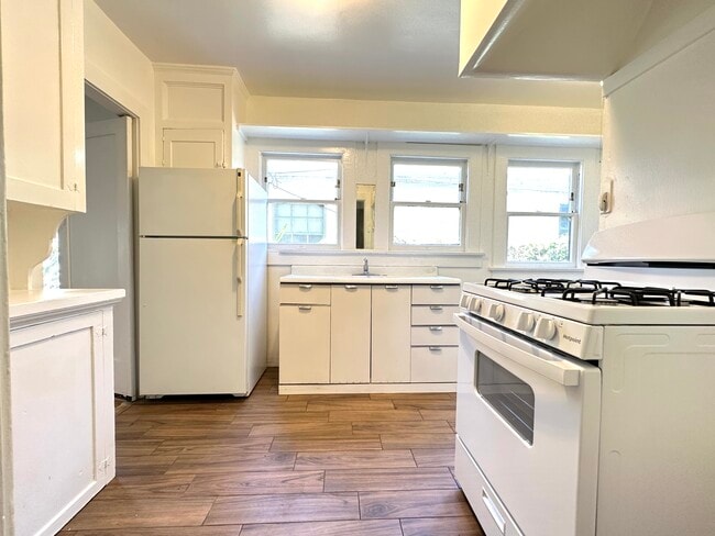 1138 N Gardner St Unit 1138
