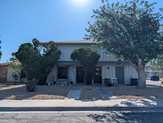 Building Photo - Central Las Vegas Condo Close to UNLV
