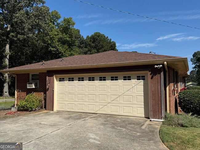 Photo - 110 Otelia Ln