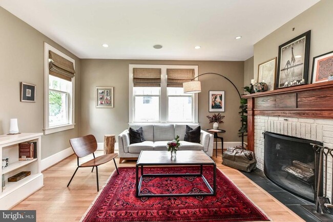 Building Photo - 904 Park Ave