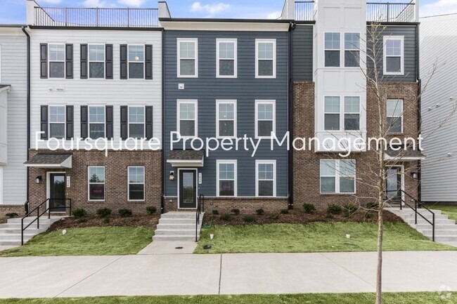 Building Photo - Town Home! | Entry Level Guest Suite With ...