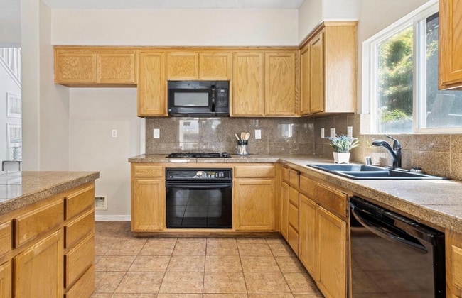 Photo - 3957 Chateau Ln