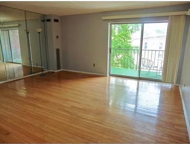 Building Photo - 50 Broadlawn Park Rental