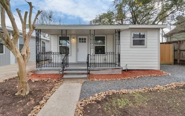 Photo - 1202 Common Park Dr House