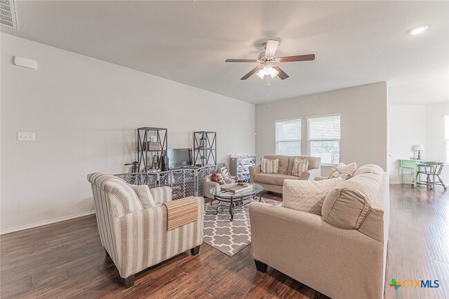 Photo - 207 Christopher Dr