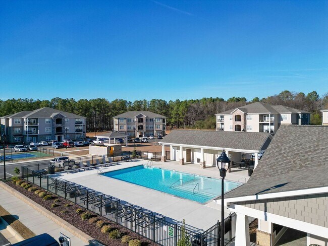 Building Photo - The Groves at 421 Rental