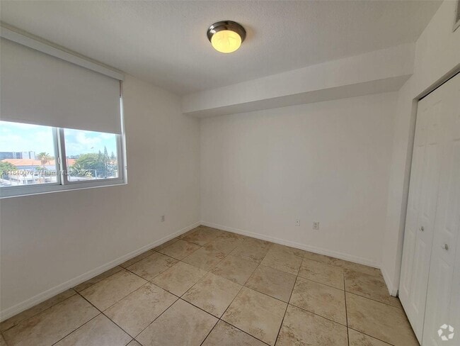 Building Photo - 435 SW 12th Ave Unit 305 Rental