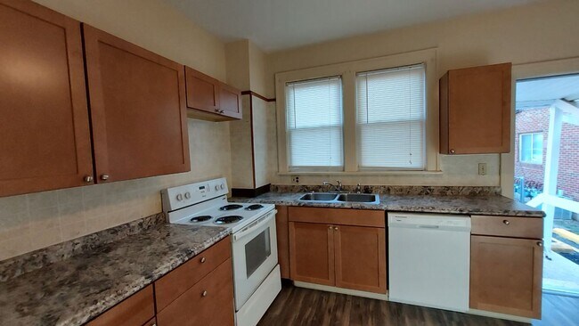 Photo - 98 W 8th Ave