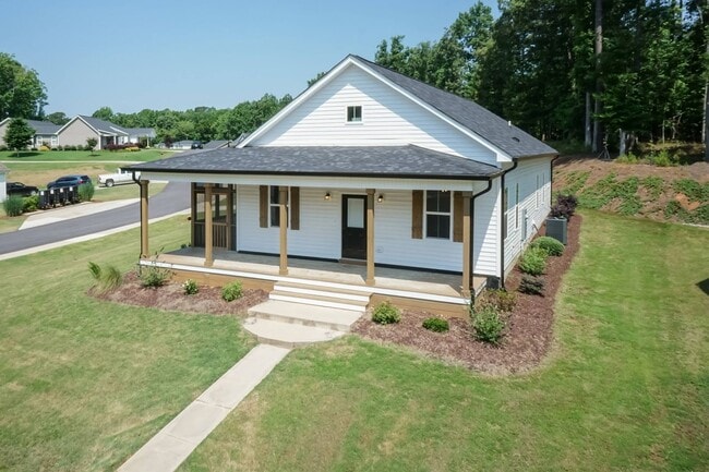 Comfort and Space with Easy Access to the ... - Comfort and Space with Easy Access to the ... House