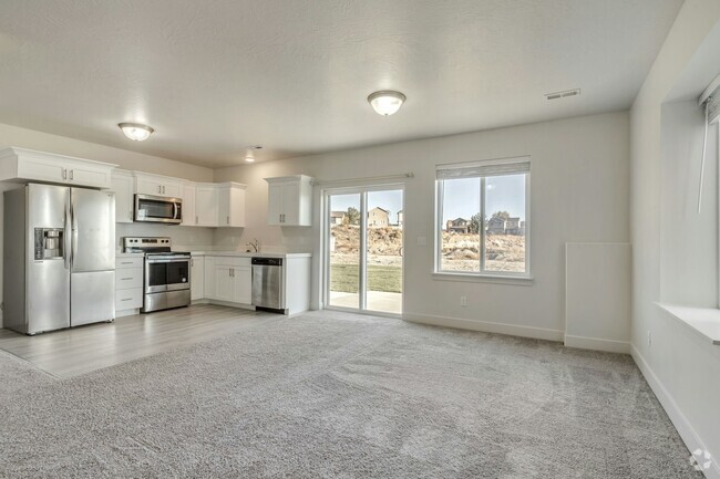 Building Photo - 4763 Silver Ridge Rd Unit B Rental