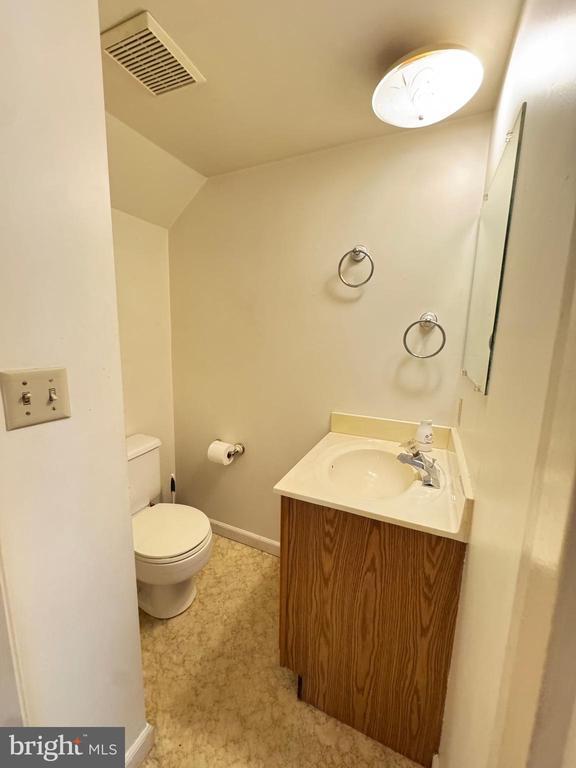 16136 Clarence Ct