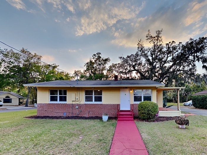 Photo - 136 Thompson Ave