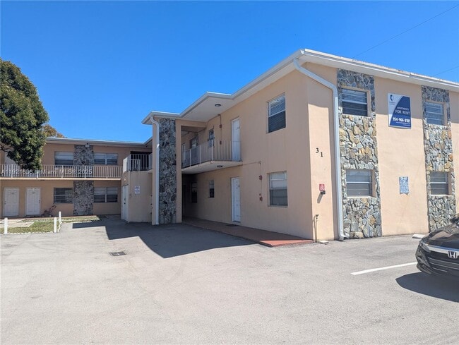 Building Photo - 31 SE 2nd Ave Unit 106