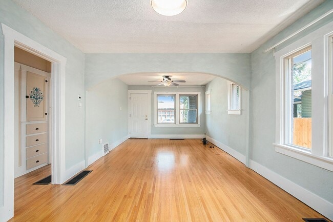 Photo - Charming 4Bed/2Bath Bungalow in Highlands