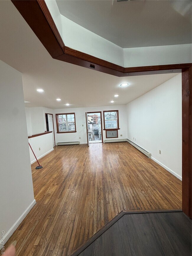 Building Photo - 172-07A 90th Ave Unit 3