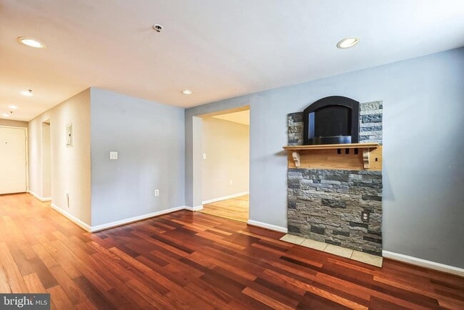 Photo - 4929 Foote St NE Unit 2