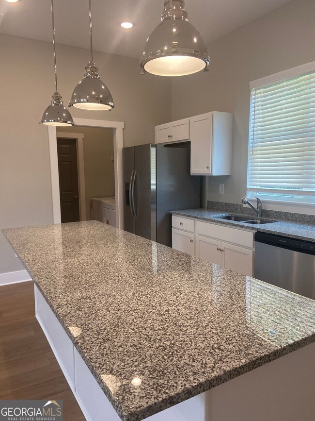 Building Photo - 255 Bailey St Unit B