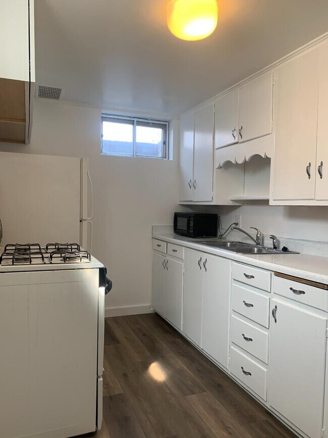 Photo - 209 SW Cherry St