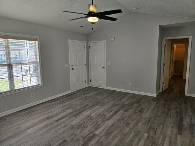 Photo - 3 bedroom, 2 bath home in the Neighborhood...