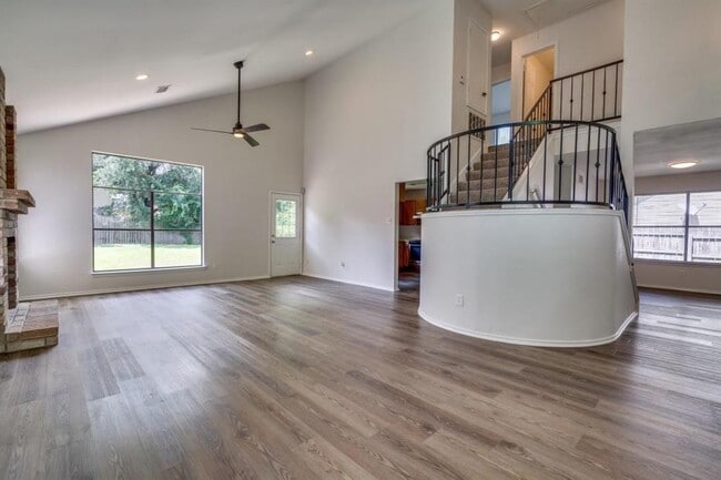 Photo - 15902 De Peer Ave