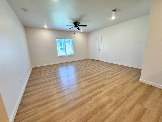 Photo - 5709 Kemper St