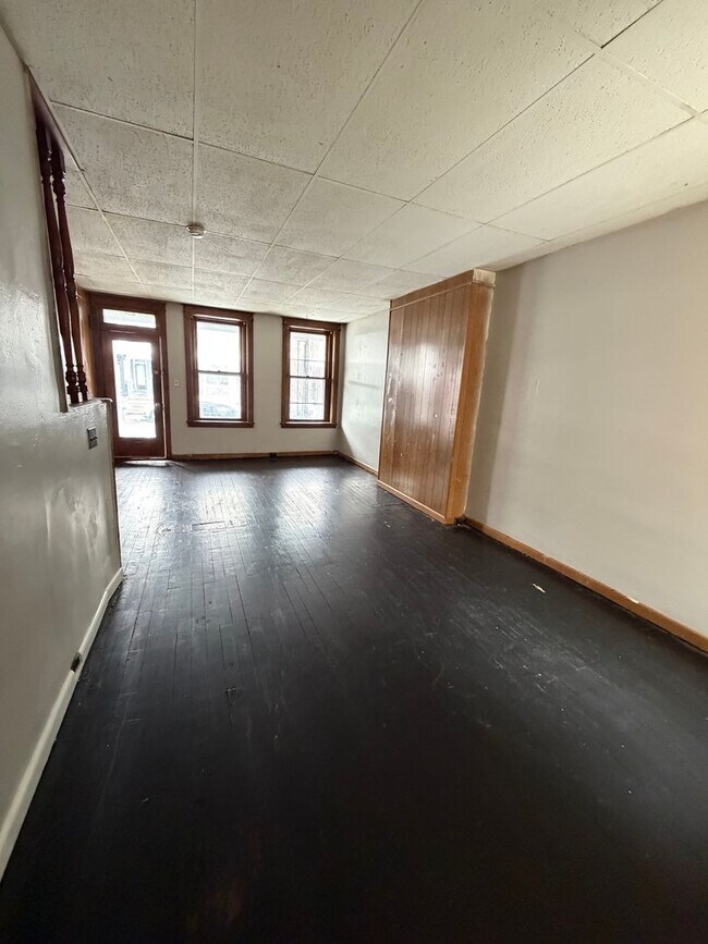 Photo - 5 Bedroom Pet Friendly House in Lancaster!