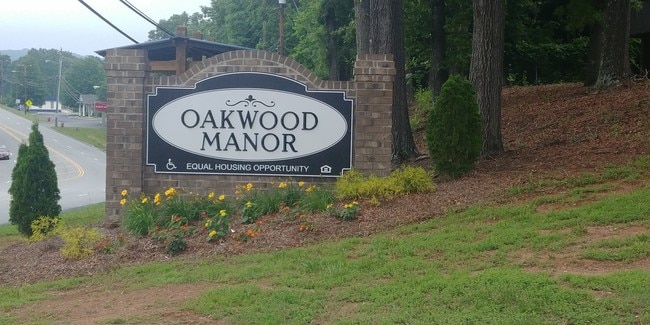 Photo - Oakwood Manor Apartments