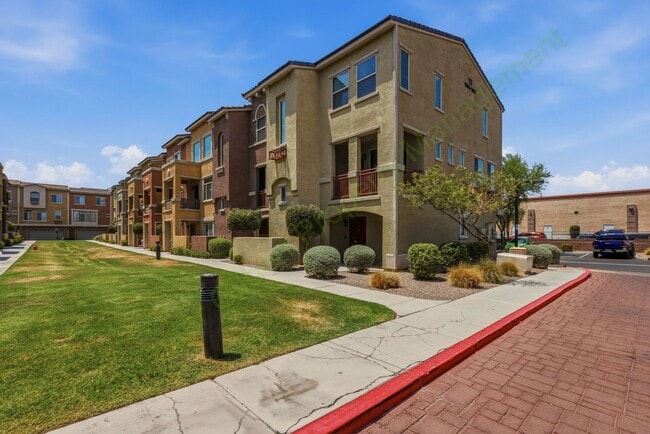 Building Photo - Modern Townhome Living in the Heart of Downtown Gilbert | Resort-Style Community | 2-Car Garage