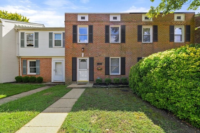 Building Photo - Ready Now! 3 bedroom Townhouse in Annapolis!