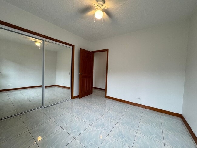Photo - Salt Lake Area 2 bed 1 bath 1 parking Residential Neighborhood