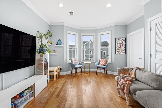 Building Photo - 165 Thorne St Unit 2