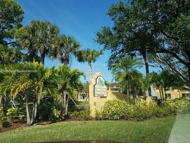 Photo - 4863 Via Palm Lakes