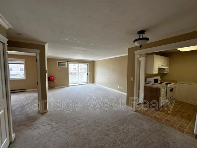 Building Photo - 3160-3160 De Montreuil Ct