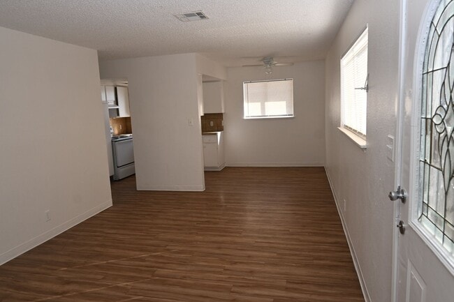 Building Photo - 2301 Stewart Ave #C C Rental