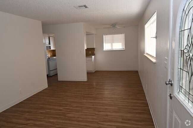 Building Photo - 2301 Stewart Ave #C C Rental