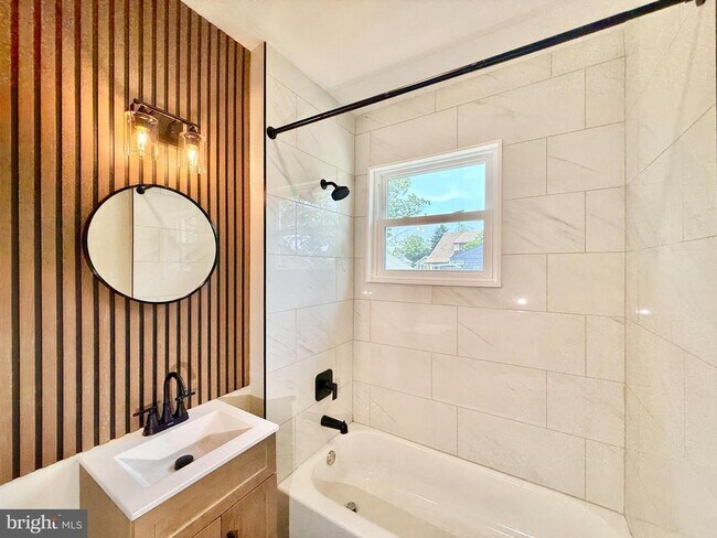 Photo - 2270 Mulford Ave House