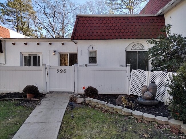 Building Photo - 396 Birchwood Rd