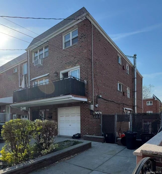 Building Photo - 69-25 62nd Rd Unit 1FL