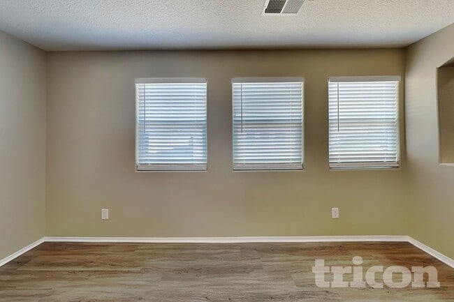 Photo - 6407 Black Hawk Dr NE